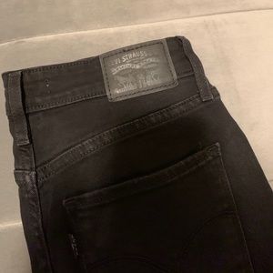 Levi’s high rise skinny jeans in waist size 28